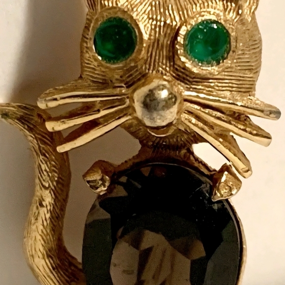 Vtg. HATTIE CARNEGIE Tiny Green-eyed Cat Brooch/Lapel Pin 1.25"H - Picture 5 of 9